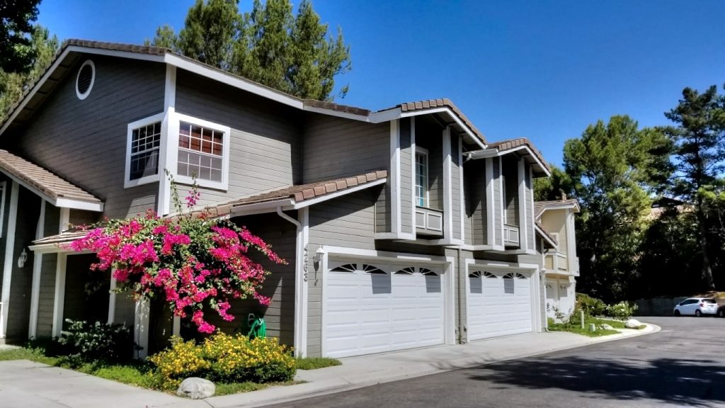 Gated The Colony Duplexes Westlake Village, CA (800k1 mil)