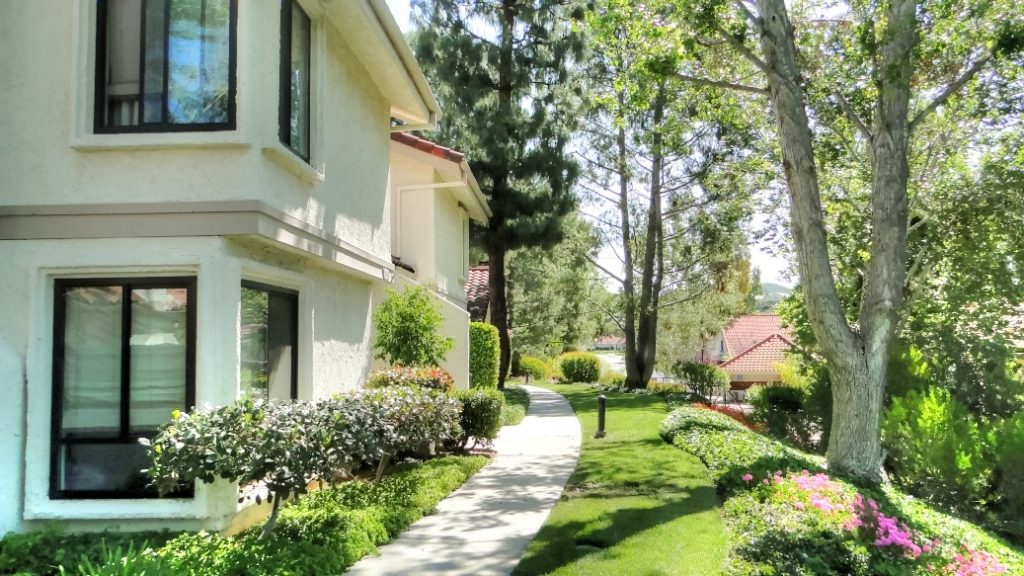 Country Village Townhomes Oak Park, CA (675k875k)