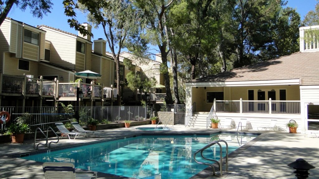 Westlake Bay Townhomes Westlake Village, CA (750k1 mil+)