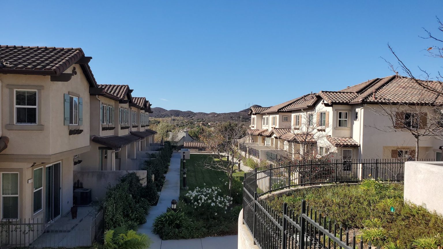 Aldea Townhomes Newbury Park, CA (550k700k)